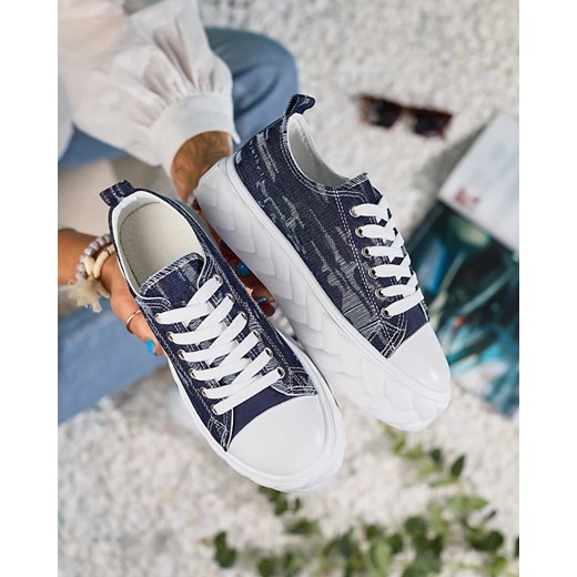 Royalfashion Granatowe damskie jeansowe trampki z przetarciami Nerolera ze sklepu royalfashion.pl w kategorii Trampki damskie - zdjęcie 180250549