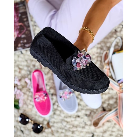 Royalfashion Czarne damskie zdobione półbuty slip on Enweta ze sklepu royalfashion.pl w kategorii Półbuty damskie - zdjęcie 180251999