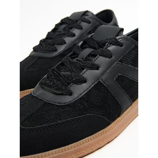 Cropp - Czarne sneakersy z imitacji zamszu - czarny Cropp 37 Cropp
