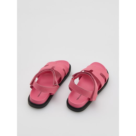 Reserved - Sandały z imitacji zamszu - intensywny róż Reserved 32 Reserved