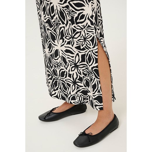 Spódnica Kaffe midi wielokolorowa w abstrakcyjnym wzorze 