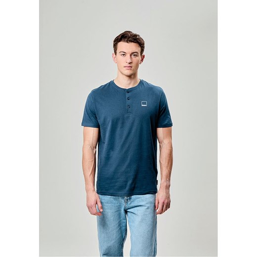 Bench Koszulka &quot;Movia&quot; w kolorze niebieskim ze sklepu Limango Polska w kategorii T-shirty męskie - zdjęcie 180271099