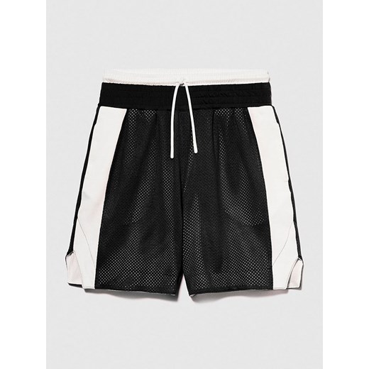 Sisley Bermudy w kolorze czarnym ze sklepu Limango Polska w kategorii Spodenki chłopięce - zdjęcie 180271295