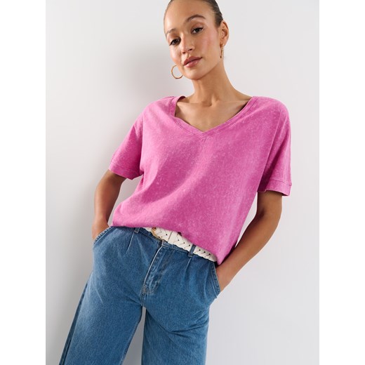 Mohito - Bawełniany różowy t-shirt z efektem sprania - różowy ze sklepu Mohito w kategorii Bluzki damskie - zdjęcie 180284969