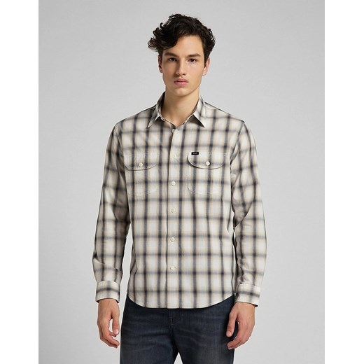 MĘSKA KOSZULA MATERIAŁOWA LEE WORKER SHIRT SERVICE SAND L68HKLOY 112117135 ze sklepu YouNeedit.pl w kategorii Koszule męskie - zdjęcie 180289416