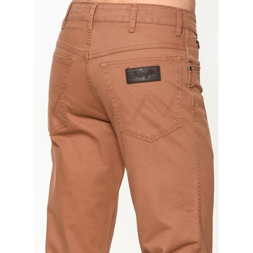 WRANGLER SPODNIE MĘSKIE TEXAS BROWN W121AP89K Wrangler W30 L32 YouNeedit.pl