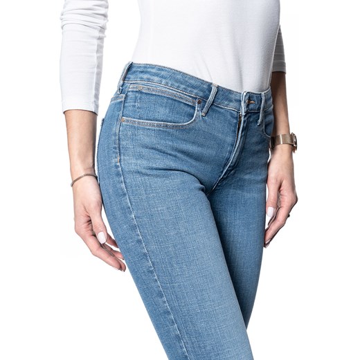 Jeansy damskie Wrangler w miejskim stylu 