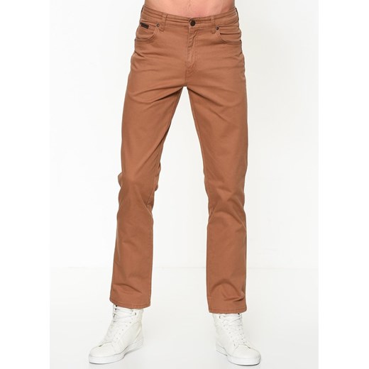 WRANGLER SPODNIE MĘSKIE TEXAS BROWN W121AP89K ze sklepu YouNeedit.pl w kategorii Spodnie męskie - zdjęcie 180293518
