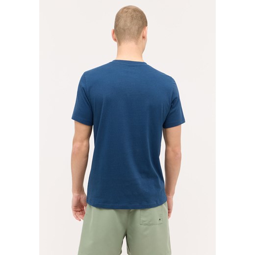 MĘSKA KOSZULKA MUSTANG Austin T-shirt Insignia Blue 1015072 5230 Mustang S YouNeedit.pl