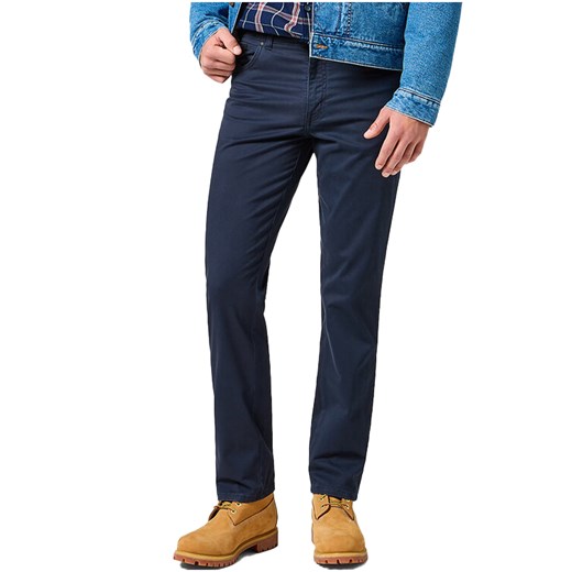 WRANGLER MĘSKIE SPODNIE MATERIAŁOWE TEXAS DARK NAVY 112356791 W121012239 ze sklepu YouNeedit.pl w kategorii Spodnie męskie - zdjęcie 180302129