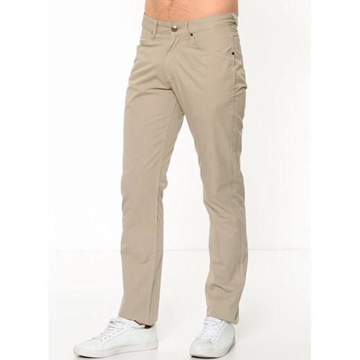 WRANGLER GREENSBORO MĘSKIE SPODNIE MATERIAŁOWE CAMEL W15QLL49J Wrangler W32 L32 YouNeedit.pl