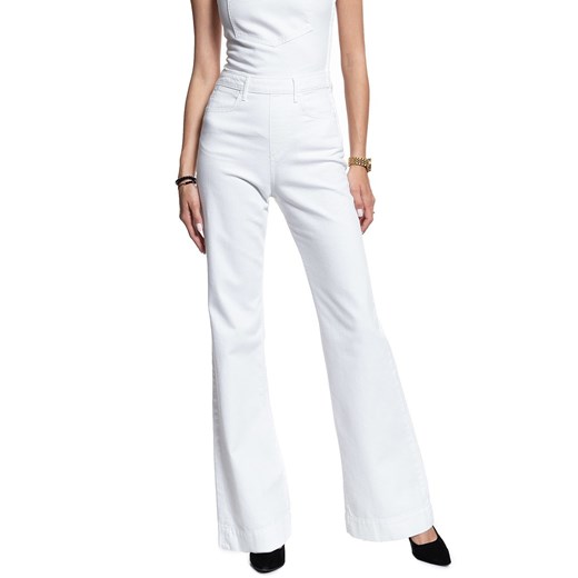 DAMSKI KOMBINEZON WRANGLER OVERALL FLARE WHITE W29PDM989 112128586 ze sklepu YouNeedit.pl w kategorii Spodnie damskie - zdjęcie 180305449