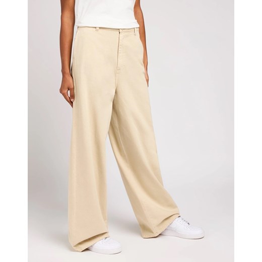 LEE CHINO RELAXED DAMSKIE SPODNIE MATERIAŁOWE MATERIAŁ GREIGE 112349015 L34M016112 ze sklepu YouNeedit.pl w kategorii Spodnie damskie - zdjęcie 180305568