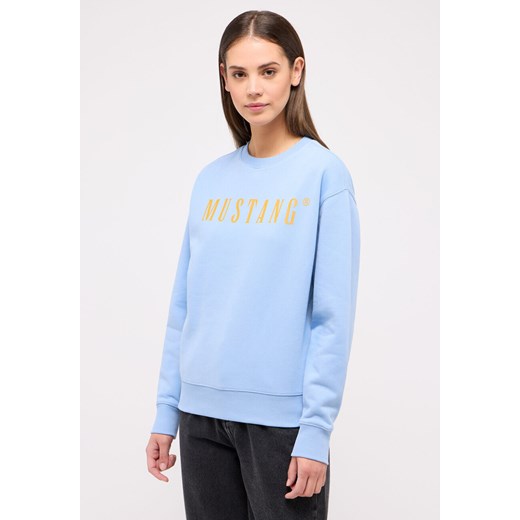 DAMSKA BLUZA MUSTANG LOGO Aberdeen Placid Blue 1014960 5057 ze sklepu YouNeedit.pl w kategorii Bluzy damskie - zdjęcie 180308266