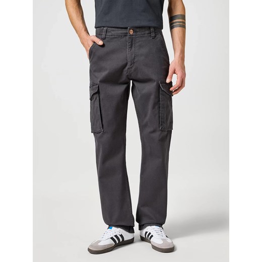 MESKIE SPODNIE MATERIAŁOWE CASEY JONES CARGO REGULAR FADED BLACK 112356845 W175008628 ze sklepu YouNeedit.pl w kategorii Jeansy męskie - zdjęcie 180313585