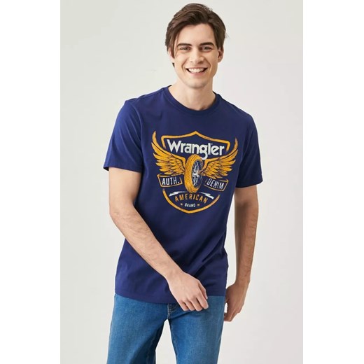 WRANGLER AMERICANA TEE MĘSKI T-SHIRT KOSZULKA NADRUK LOGO MEDIEVAL BLUE W7J0D3X9I 112146353 ze sklepu YouNeedit.pl w kategorii T-shirty męskie - zdjęcie 180315497