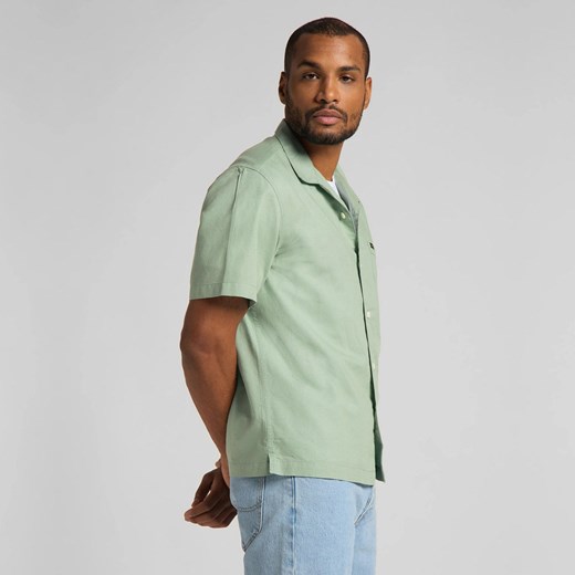 MĘSKA KOSZULA MATERIAŁOWA LEE SS RESORT SHIRT GRANITE GREEN L67PKWQN 112116916 ze sklepu YouNeedit.pl w kategorii Koszule męskie - zdjęcie 180317659