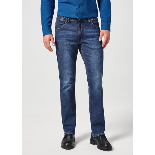 WRANGLER MĘSKIE SPODNIE JEANSOWE GREENSBORO OUTLAW INDIGO 112360405 W15Q008826 ze sklepu YouNeedit.pl w kategorii Jeansy męskie - zdjęcie 180317778