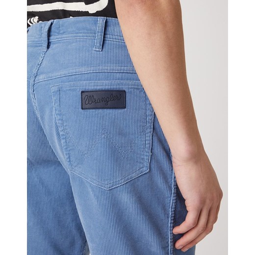 SPODENKI MĘSKIE WRANGLER CORDUROY SHORTS COPEN BLUE W14TZNX31 112126659 Wrangler W32 YouNeedit.pl