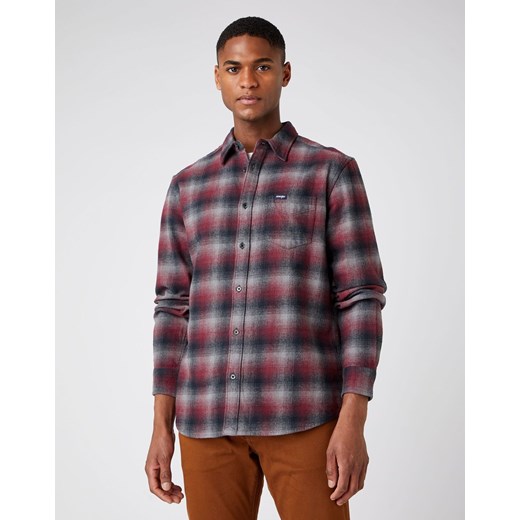 MĘSKA KOSZULA MATERIAŁOWA WRANGLER LS 1PKT SHIRT TAWNY PORT W5A13BX7O 112141408 ze sklepu YouNeedit.pl w kategorii Koszule męskie - zdjęcie 180321955