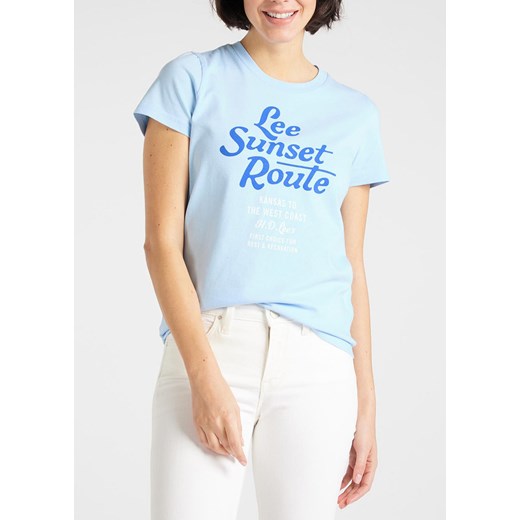 DAMSKI T-SHIRT LEE LEE GRAPHIC TEE REGULAR FIT SKY BLUE L41AEPNR 112108860 ze sklepu YouNeedit.pl w kategorii Bluzki damskie - zdjęcie 180322929