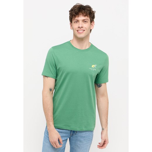 MĘSKA KOSZULKA MUSTANG Austin T-shirt LOGO Deep Grass Green 1015072 6333 ze sklepu YouNeedit.pl w kategorii T-shirty męskie - zdjęcie 180323147