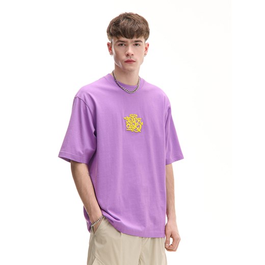 Cropp - Fioletowy T-shirt z haftem - fioletowy ze sklepu Cropp w kategorii T-shirty męskie - zdjęcie 180324989