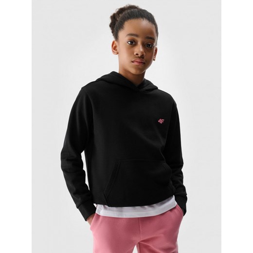 Dziewczęca bluza dresowa nierozpinana z kapturem 4F 4FJWMM00TSWSF1316 - czarna ze sklepu Sportstylestory.com w kategorii Bluzy dziewczęce - zdjęcie 180333745
