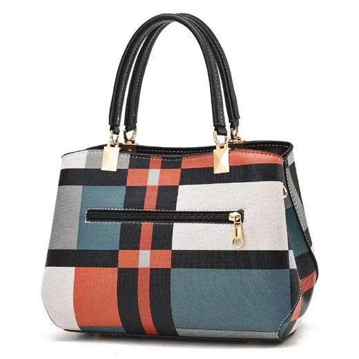 Torebka damska kuferek z pomponem Olivier uniwersalny butyolivier