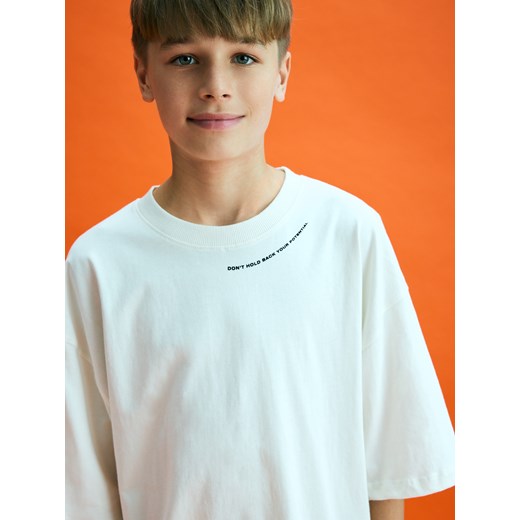 Reserved - Bawełniany t-shirt - złamana biel ze sklepu Reserved w kategorii T-shirty chłopięce - zdjęcie 180340597