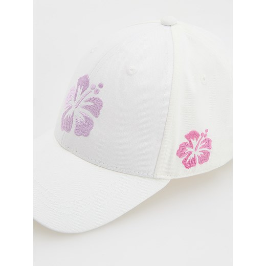 Reserved - Czapka z daszkiem z haftem - złamana biel Reserved 9-13 lat Reserved