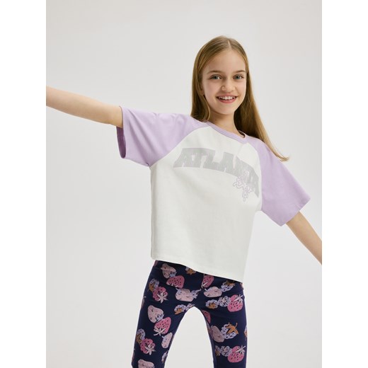 Reserved - Krótki t-shirt z nadrukiem - lawendowy ze sklepu Reserved w kategorii Bluzki dziewczęce - zdjęcie 180348938