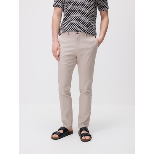 Reserved - Spodnie chino slim fit - beżowy ze sklepu Reserved w kategorii Spodnie męskie - zdjęcie 180353889