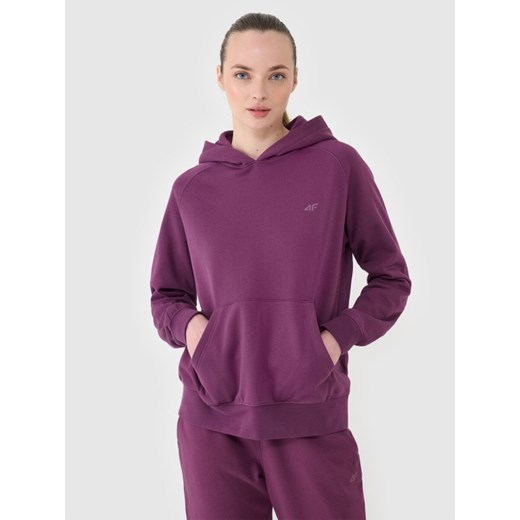 Damska bluza dresowa nierozpinana z kapturem 4F 4FWSS25TSWSF1542 - fioletowa ze sklepu Sportstylestory.com w kategorii Bluzy damskie - zdjęcie 180356528