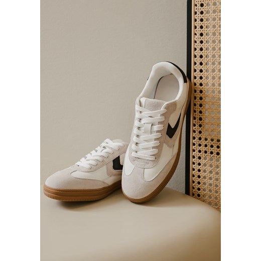 Beżowe Skórzane Sneakersy Tenisówki z Geometrycznym Wzorem Mirathe ze sklepu born2be.pl w kategorii Buty sportowe damskie - zdjęcie 180368636
