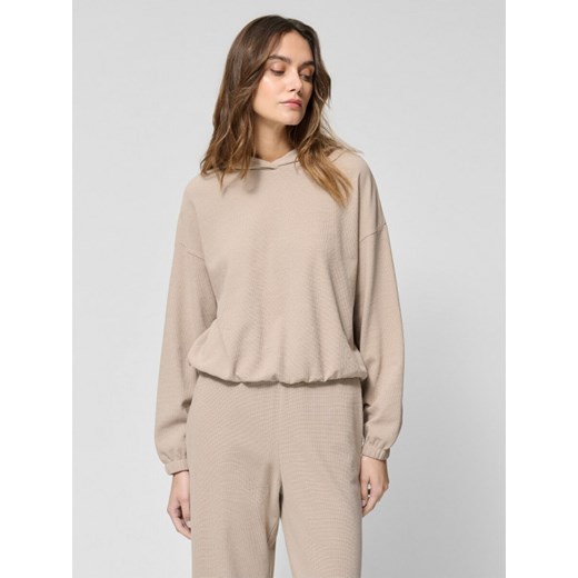 Damska bluza dresowa nierozpinana z kapturem Outhorn OTHWSS24TSWSF1631 - beżowa ze sklepu Sportstylestory.com w kategorii Bluzy damskie - zdjęcie 180375016