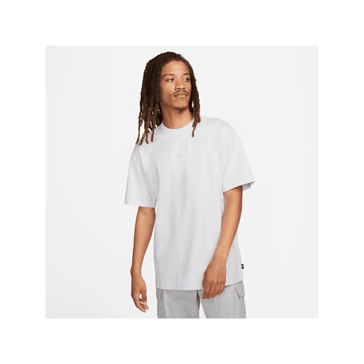 T-shirt męski Nike Sportswear Premium Essentials - Brązowy ze sklepu Nike poland w kategorii T-shirty męskie - zdjęcie 180375487