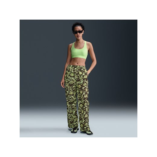 Damskie spodnie z tkaniny ze średnim stanem i nadrukiem oraz ochroną przed promieniowaniem UV Nike Sportswear Windrunner - Żółty ze sklepu Nike poland w kategorii Spodnie damskie - zdjęcie 180375506