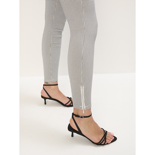 Mohito - Spodnie skinny w pepitkę - czarny ze sklepu Mohito w kategorii Spodnie damskie - zdjęcie 180383279