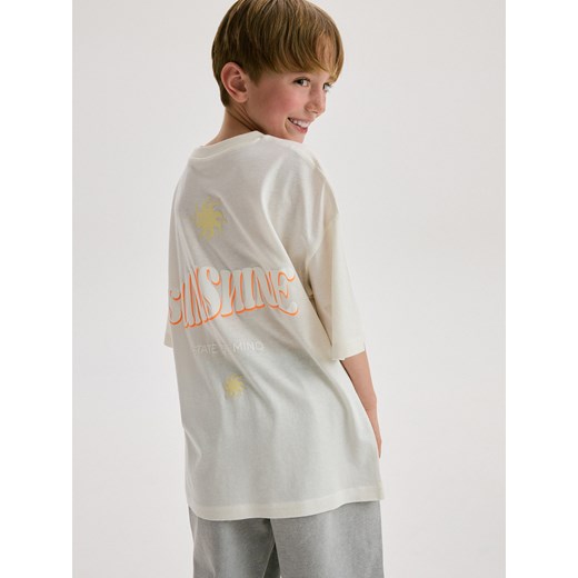 Reserved - T-shirt oversize z aplikacją - złamana biel ze sklepu Reserved w kategorii T-shirty chłopięce - zdjęcie 180387357