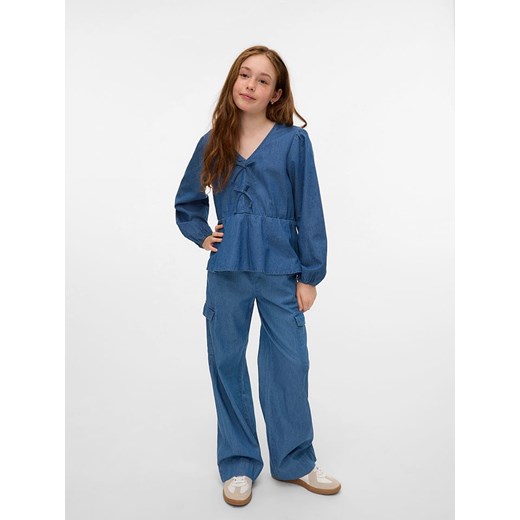 Vero Moda Girl Bluzka dżinsowa &quot;Demi&quot; w kolorze niebieskim ze sklepu Limango Polska w kategorii Koszule dziewczęce - zdjęcie 180395067