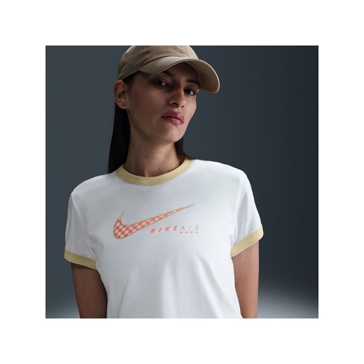 Damski T-shirt z krótkim rękawem Nike Sportswear Club - Biel ze sklepu Nike poland w kategorii Bluzki damskie - zdjęcie 180396677