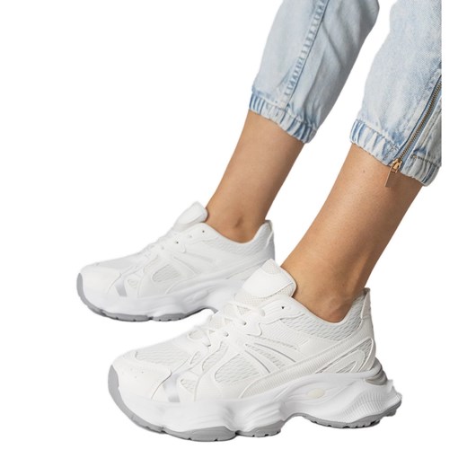 Białe sneakersy sportowe na masywnej podeszwie ze sklepu ButyModne.pl w kategorii Buty sportowe damskie - zdjęcie 180397477