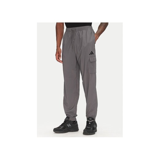 adidas Spodnie dresowe Essentials Small Logo JD1822 Szary Regular Fit ze sklepu MODIVO w kategorii Spodnie męskie - zdjęcie 180401989