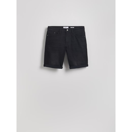 Reserved - Szorty slim fit z zakładkami - czarny ze sklepu Reserved w kategorii Spodenki męskie - zdjęcie 180405539