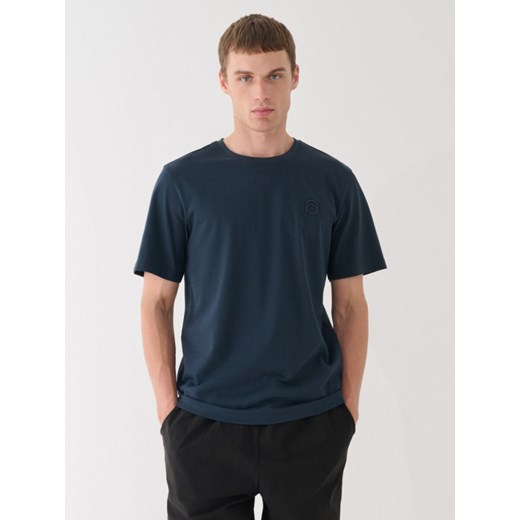 Męski t-shirt basic Outhorn OTHWAW24TTSHM2434 - granatowy ze sklepu Sportstylestory.com w kategorii T-shirty męskie - zdjęcie 180408246