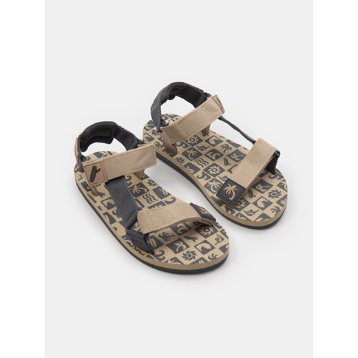 Sinsay - Sandały z ozdobnym wzorem zapinane na regulowany rzep - beżowy Sinsay 33 Sinsay
