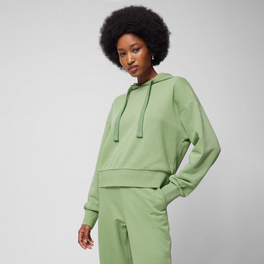 Damska bluza dresowa nierozpinana z kapturem Outhorn OTHWSS24TSWSF1151 - zielona ze sklepu Sportstylestory.com w kategorii Bluzy damskie - zdjęcie 180415085
