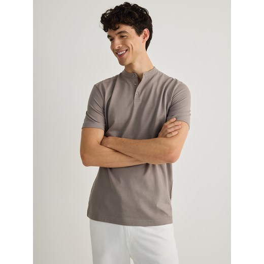 Reserved - Koszulka polo regular ze stójką - beżowy ze sklepu Reserved w kategorii T-shirty męskie - zdjęcie 180415539