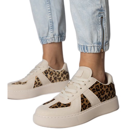 Beżowo-panterkowe sneakersy damskie beżowy ze sklepu ButyModne.pl w kategorii Buty sportowe damskie - zdjęcie 180418116